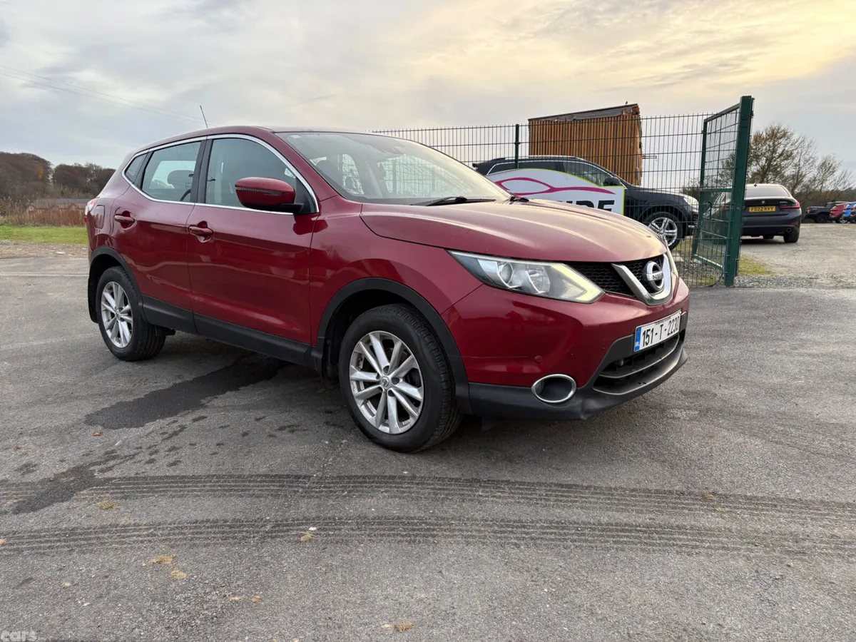 Nissan Qashqai Hatchback, Diesel, 2015, Red