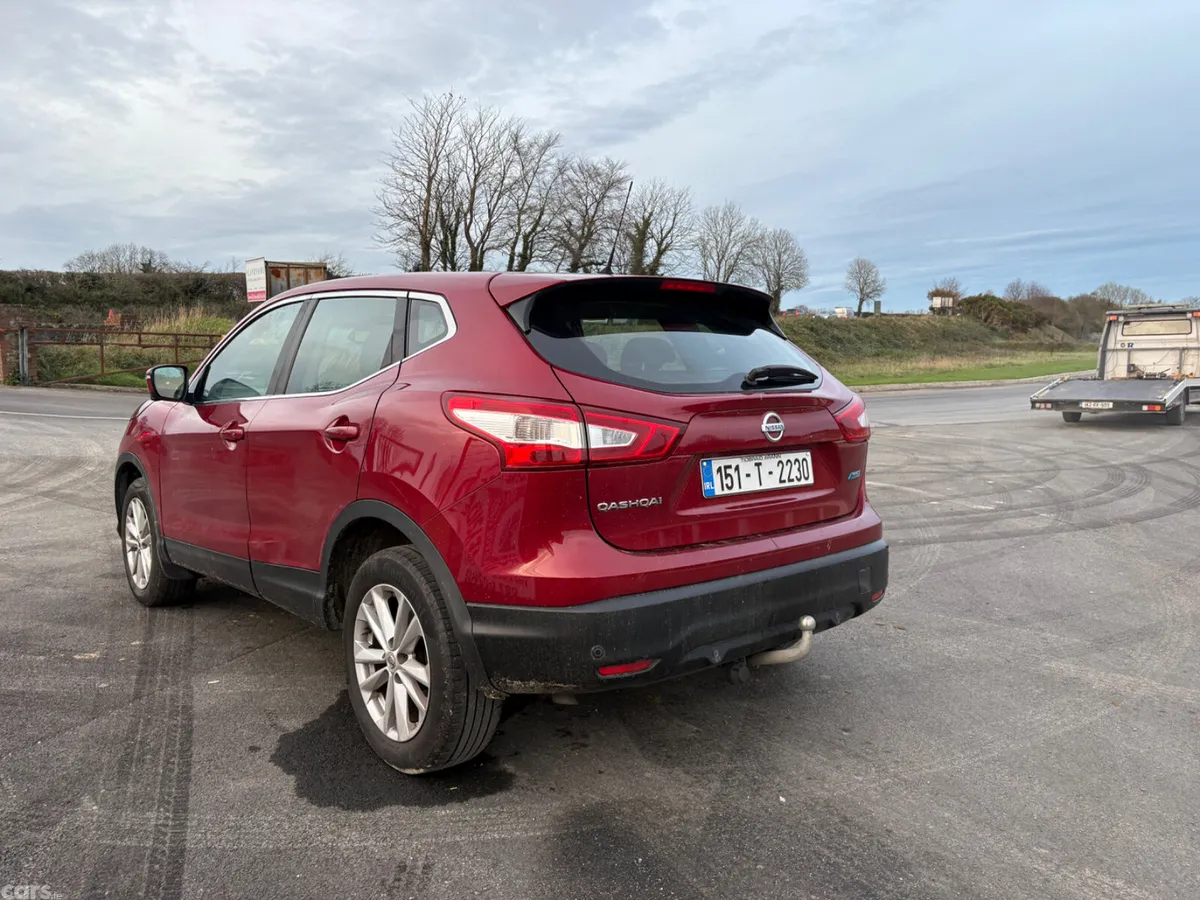Nissan Qashqai Hatchback, Diesel, 2015, Red