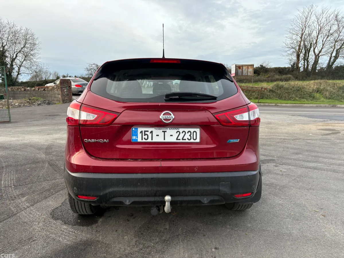 Nissan Qashqai Hatchback, Diesel, 2015, Red