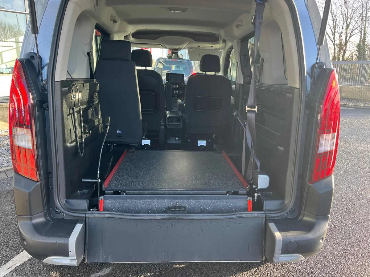 Peugeot Rifter MPV, Diesel, 2021, Silver