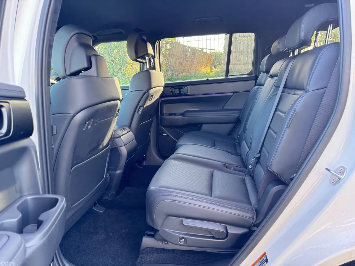 Hyundai Santa Fe SUV, Petrol Plug-in Hybrid, 2027, Black