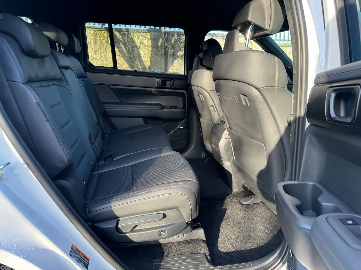 Hyundai Santa Fe SUV, Petrol Plug-in Hybrid, 2027, Black