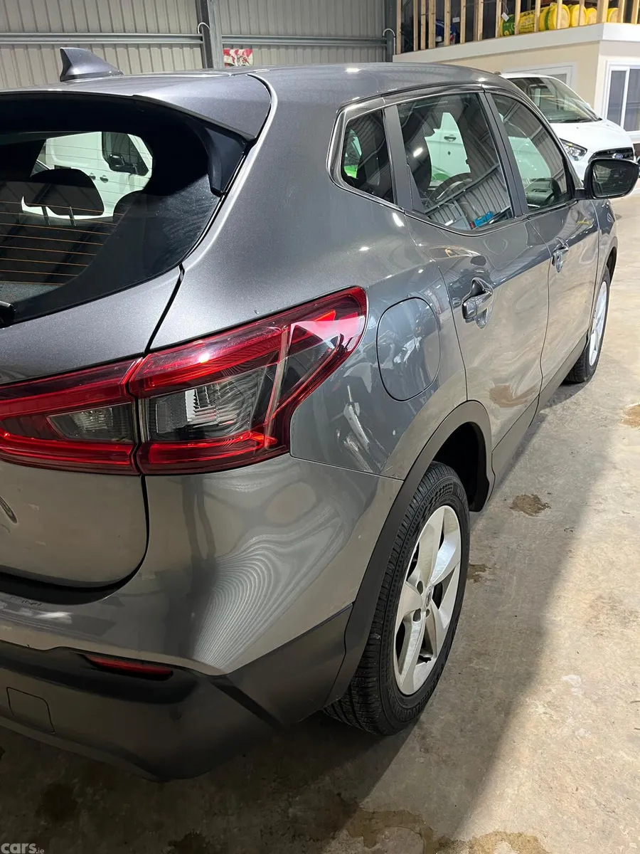 Nissan Qashqai SUV, Diesel, 2019, Grey