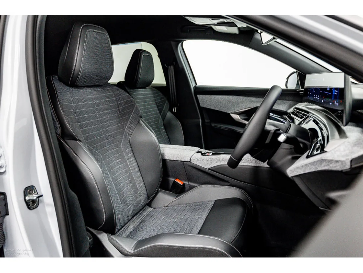 Peugeot 3008 SUV, Petrol Hybrid, 2026, White