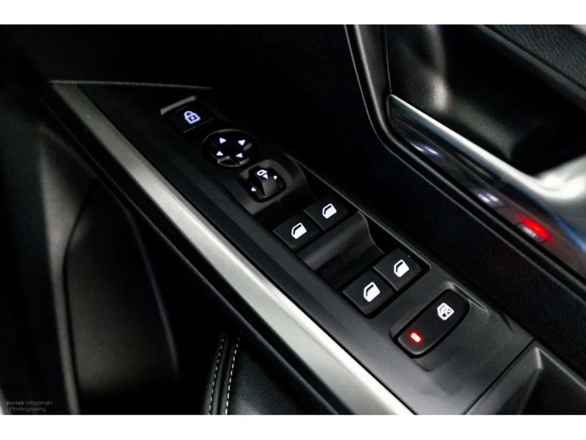 Peugeot 3008 SUV, Petrol Hybrid, 2026, White