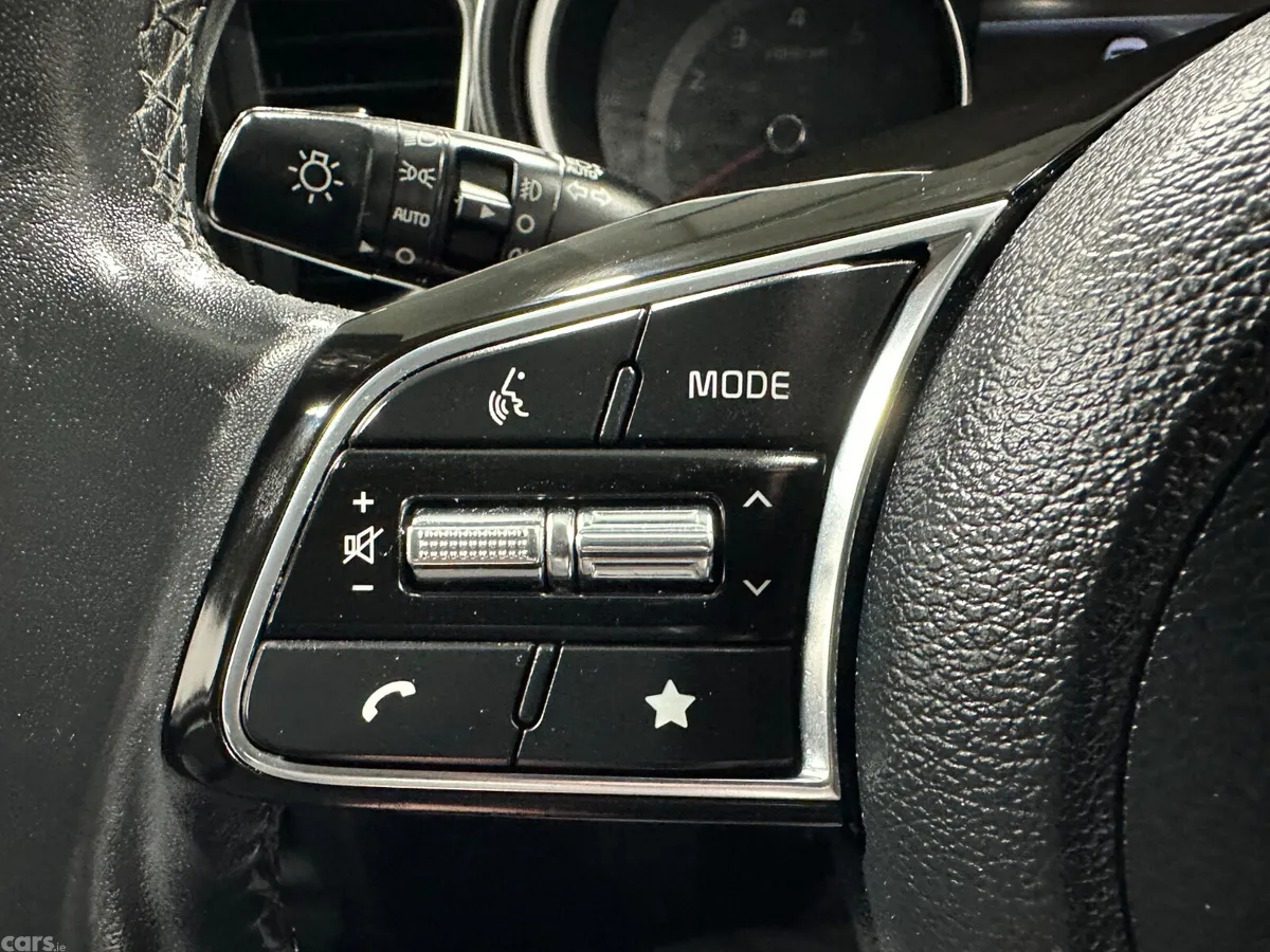 Kia Ceed Hatchback, Petrol, 2022, Black