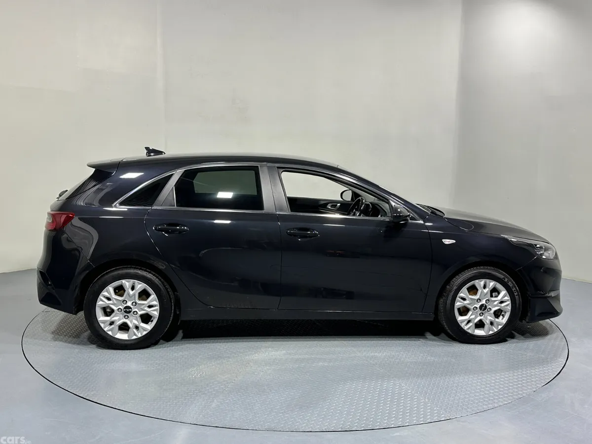 Kia Ceed Hatchback, Petrol, 2022, Black