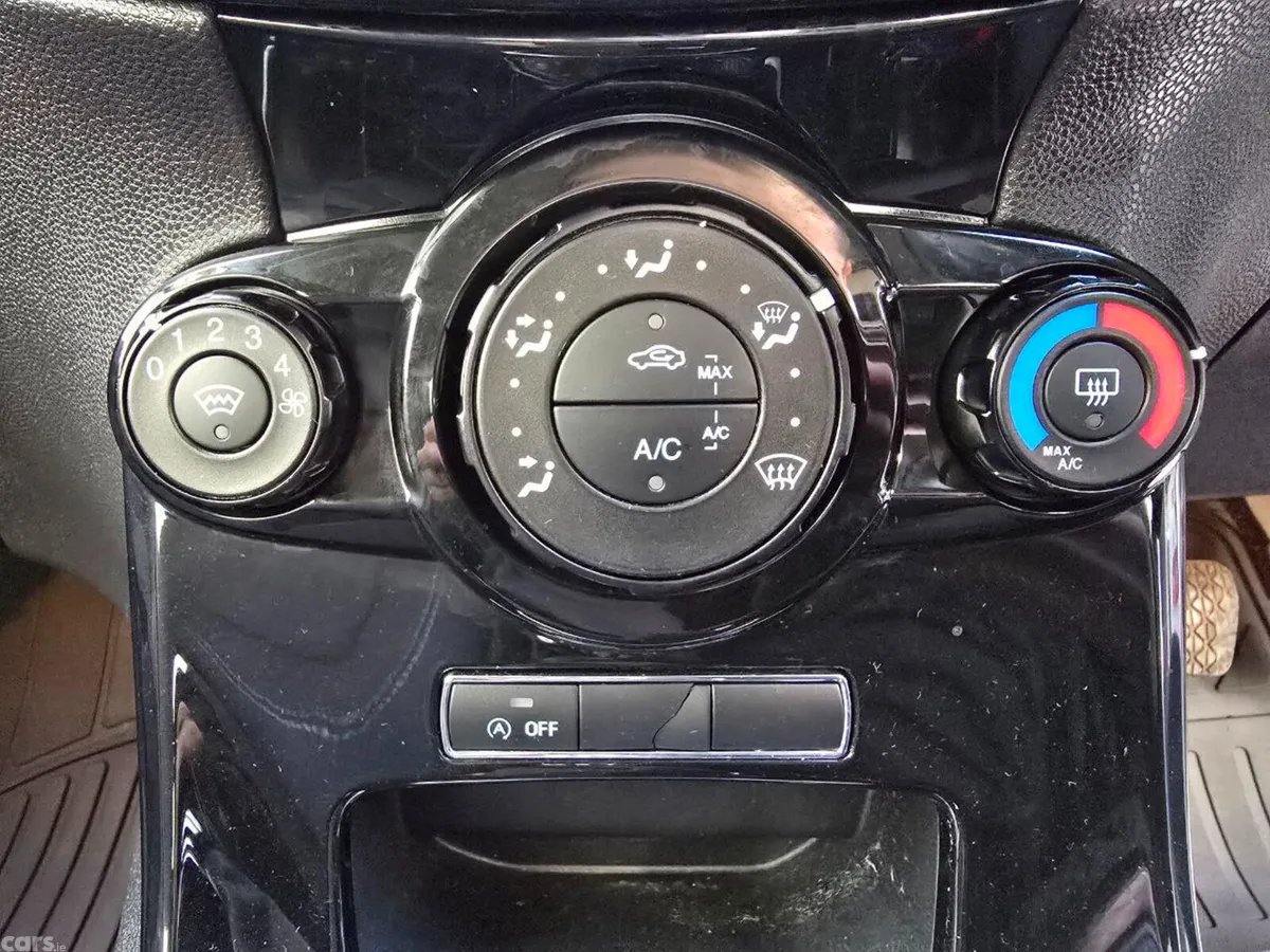 Ford Fiesta Hatchback, Petrol, 2014, White