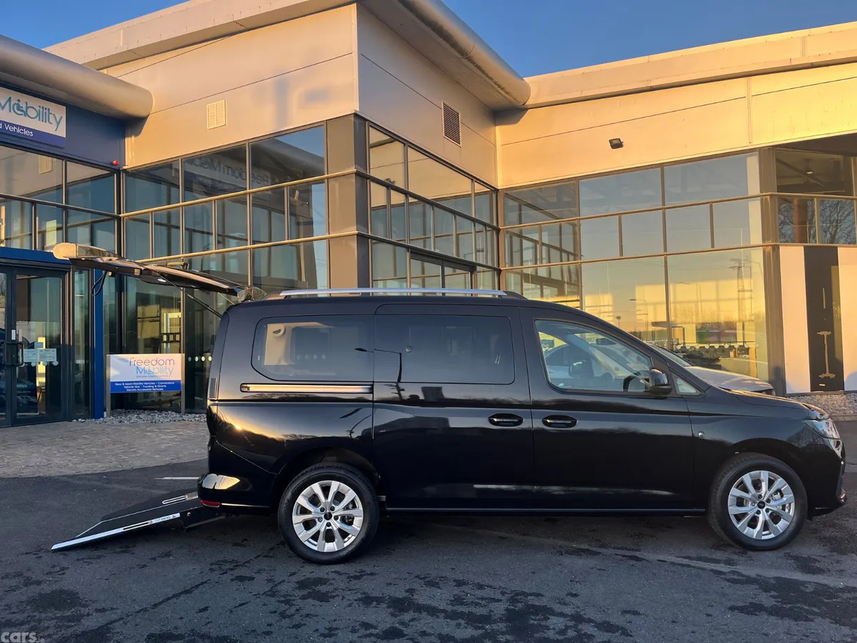 Ford Tourneo Connect MPV, Diesel, 2026, Black