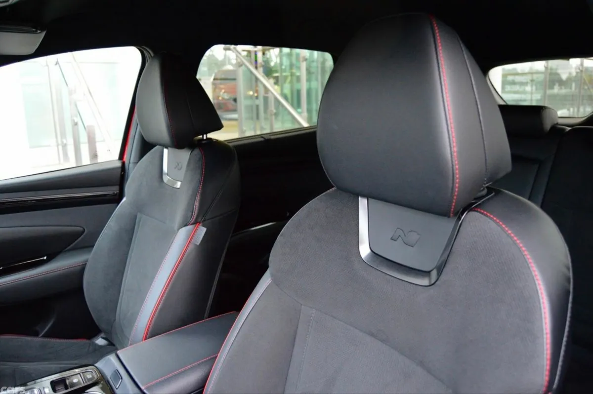 Hyundai Tucson SUV, Petrol Plug-in Hybrid, 2023, Red