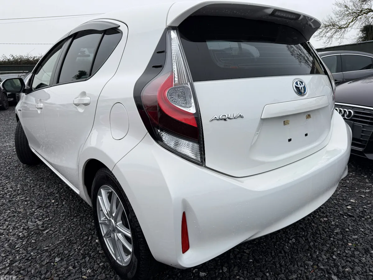 Toyota Aqua Hatchback, Petrol Hybrid, 2020, White