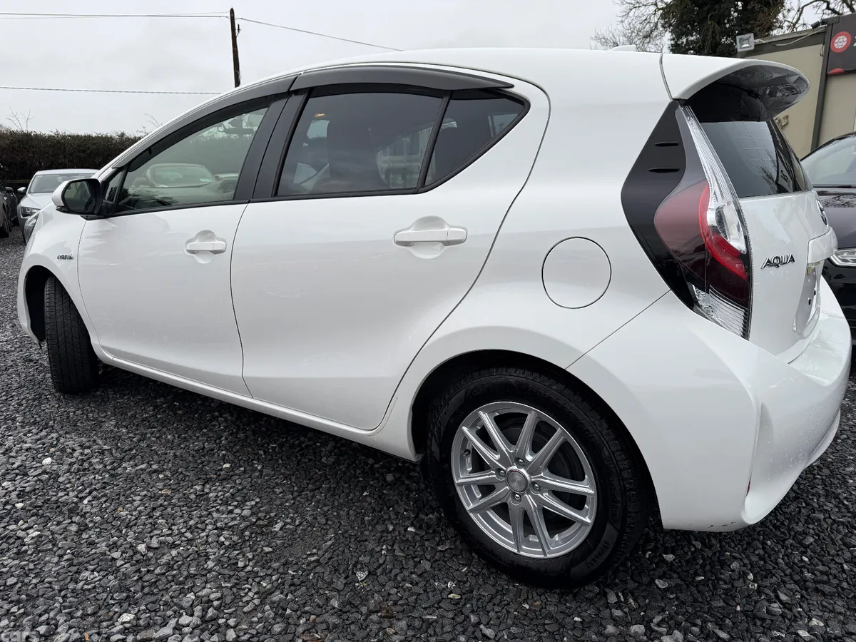 Toyota Aqua Hatchback, Petrol Hybrid, 2020, White