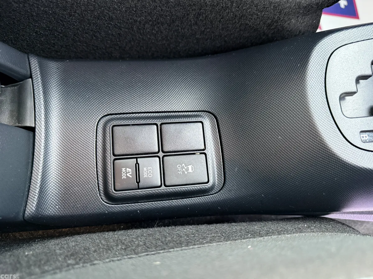 Toyota Aqua Hatchback, Petrol Hybrid, 2020, White