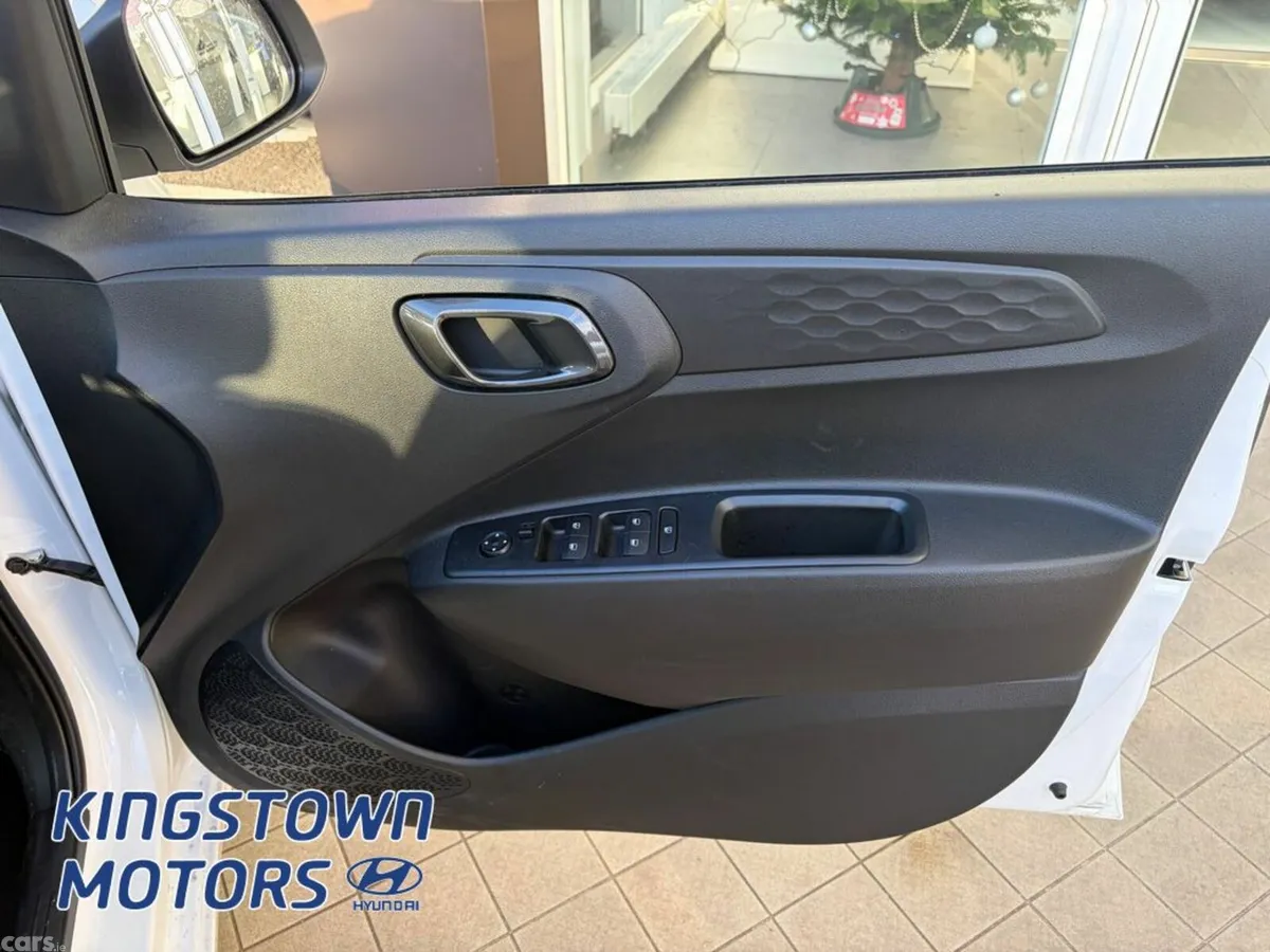 Hyundai i10 Hatchback, Petrol, 2025, White