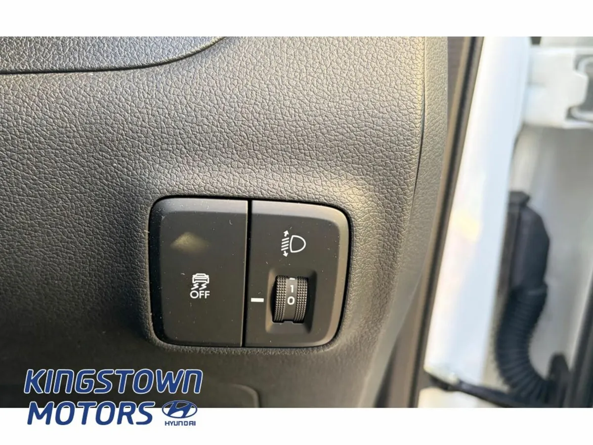 Hyundai i10 Hatchback, Petrol, 2025, White