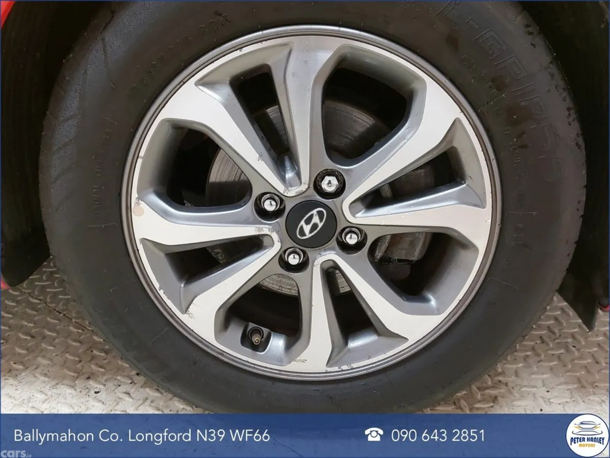 Hyundai i20 Hatchback, Petrol, 2019, Red