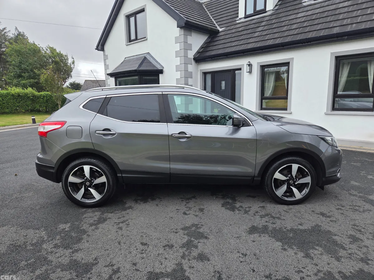Nissan Qashqai Hatchback, Diesel, 2015, Grey