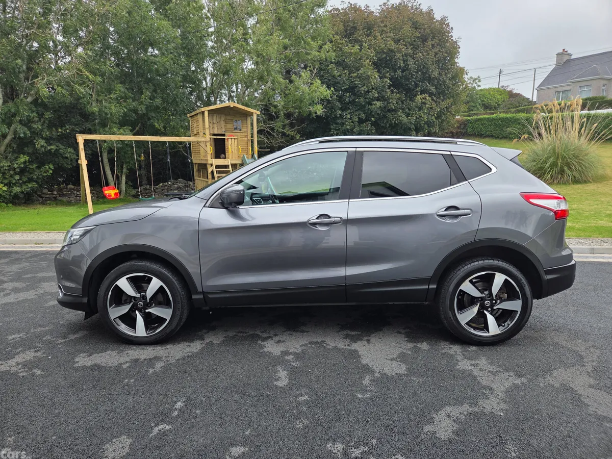 Nissan Qashqai Hatchback, Diesel, 2015, Grey