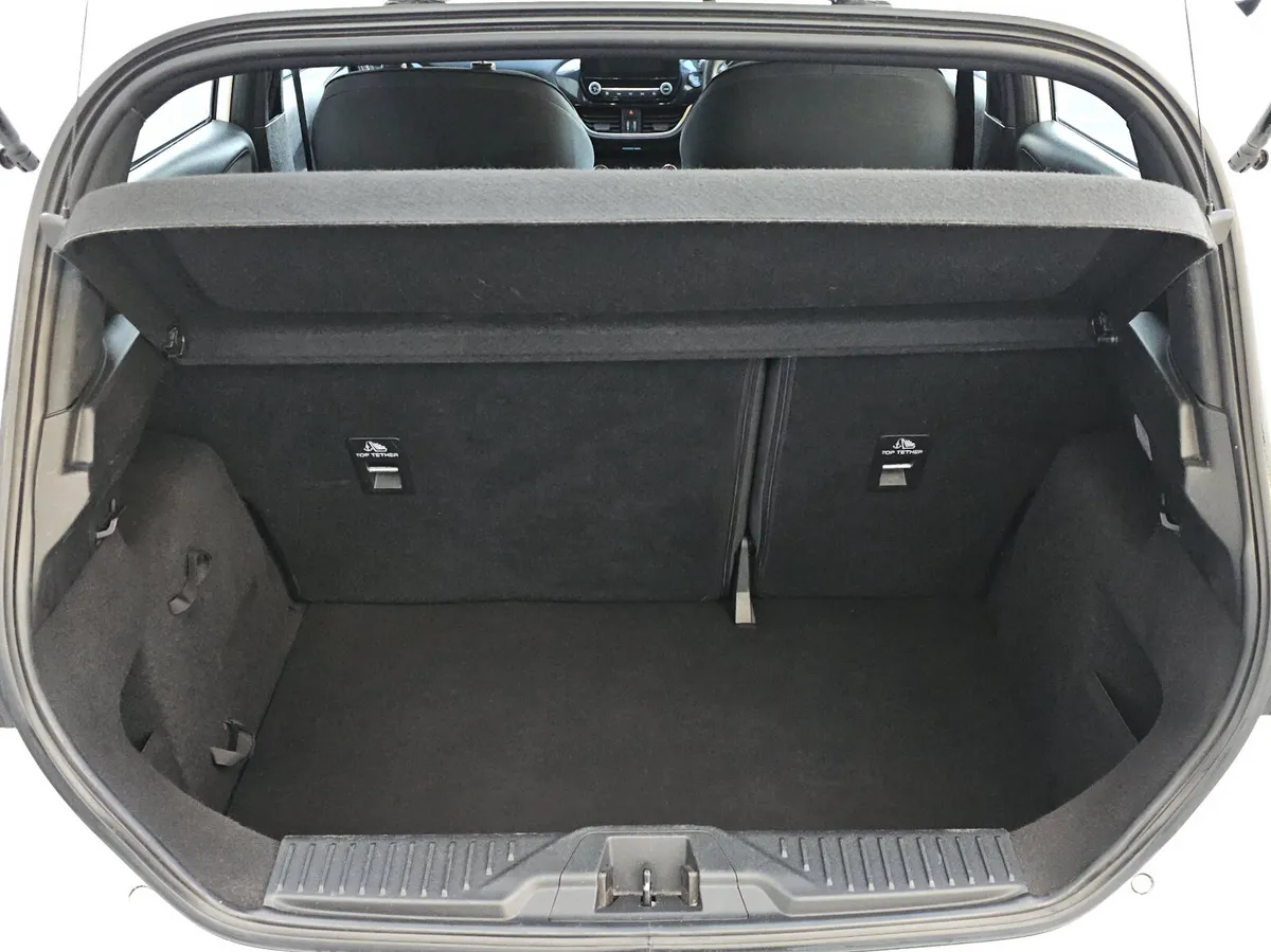 Ford Fiesta Hatchback, Petrol, 2018, White
