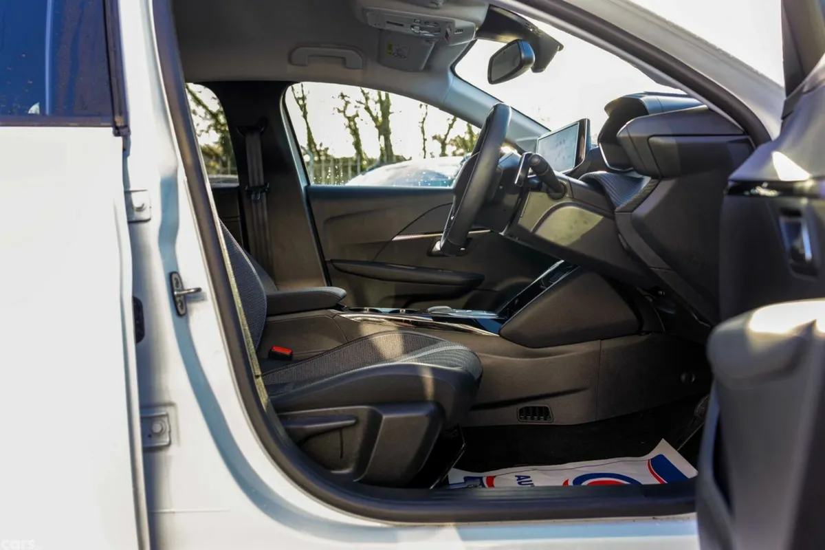 Peugeot 208 Hatchback, Petrol, 2025, White