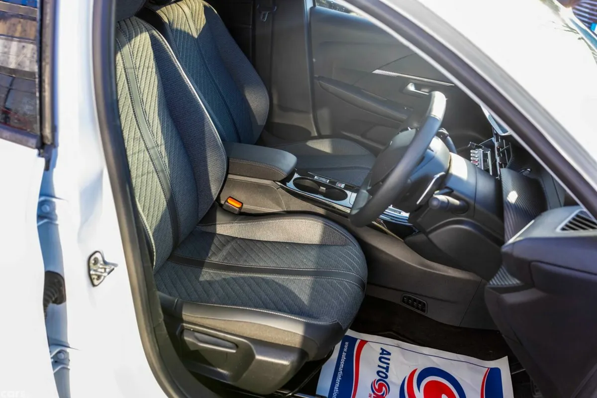 Peugeot 208 Hatchback, Petrol, 2025, White