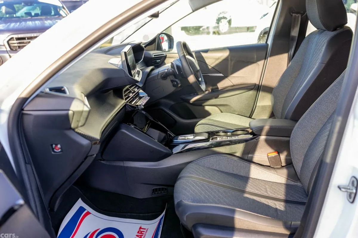 Peugeot 208 Hatchback, Petrol, 2025, White