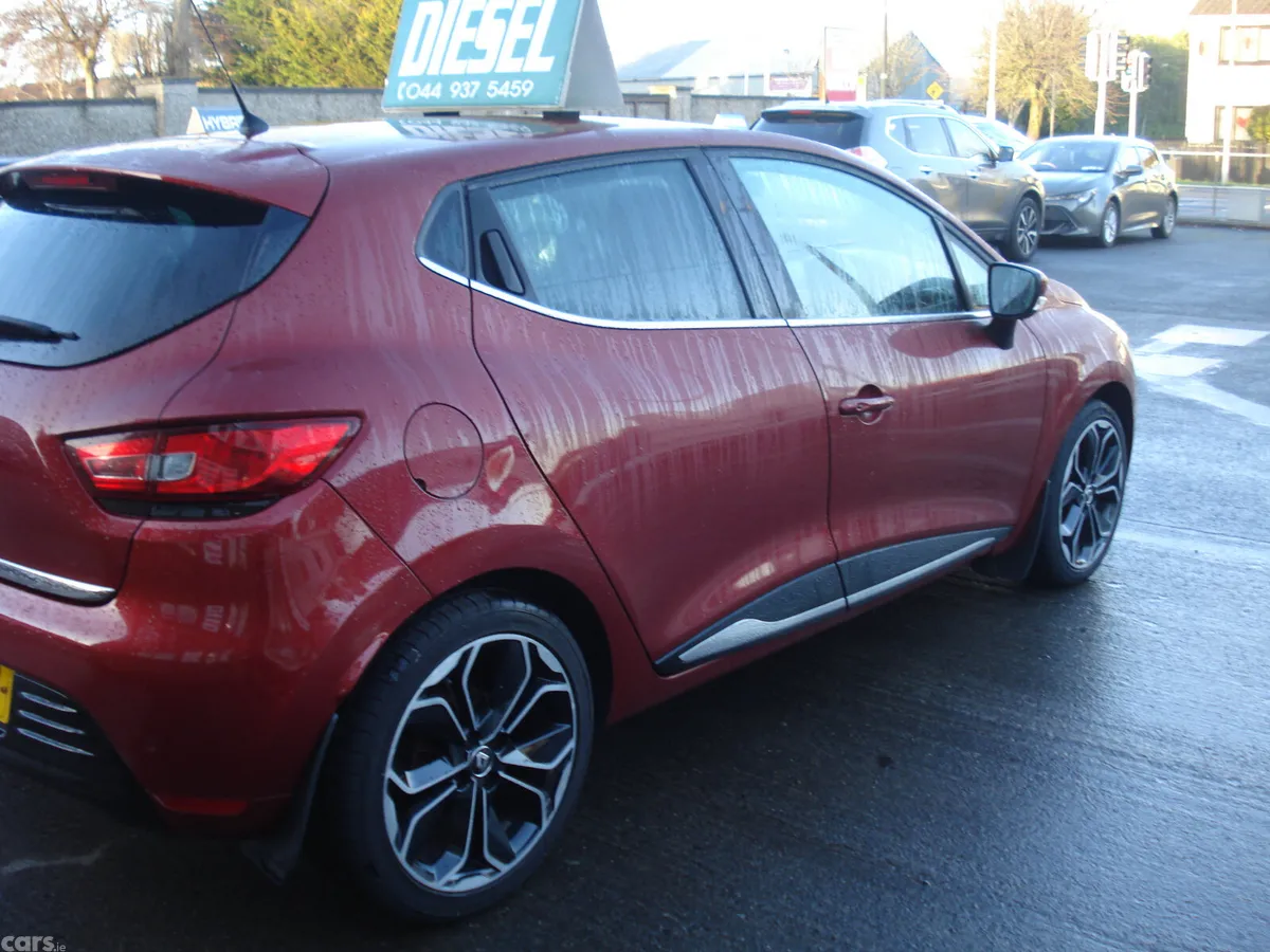 Renault Clio Hatchback, Diesel, 2019, Red