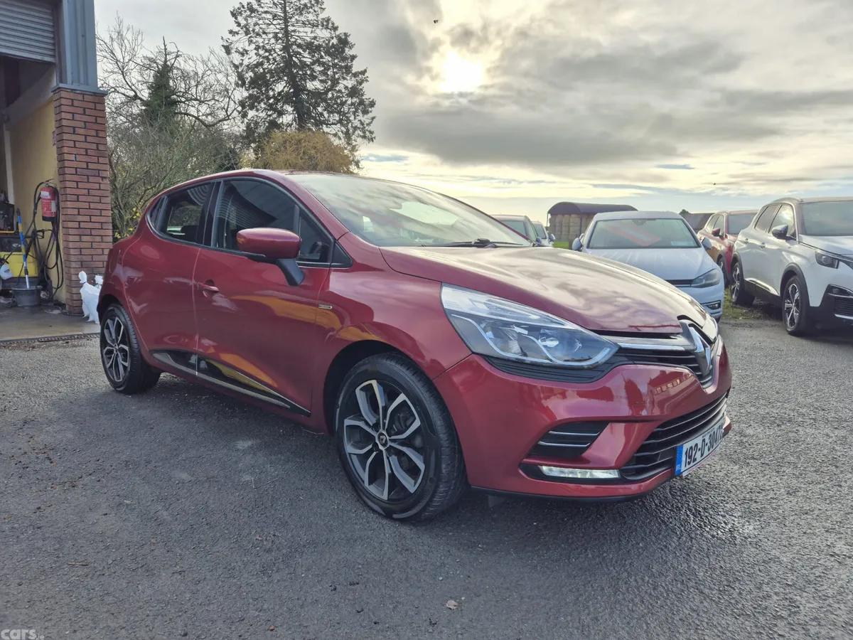 Renault Clio Hatchback, Petrol, 2019, Red