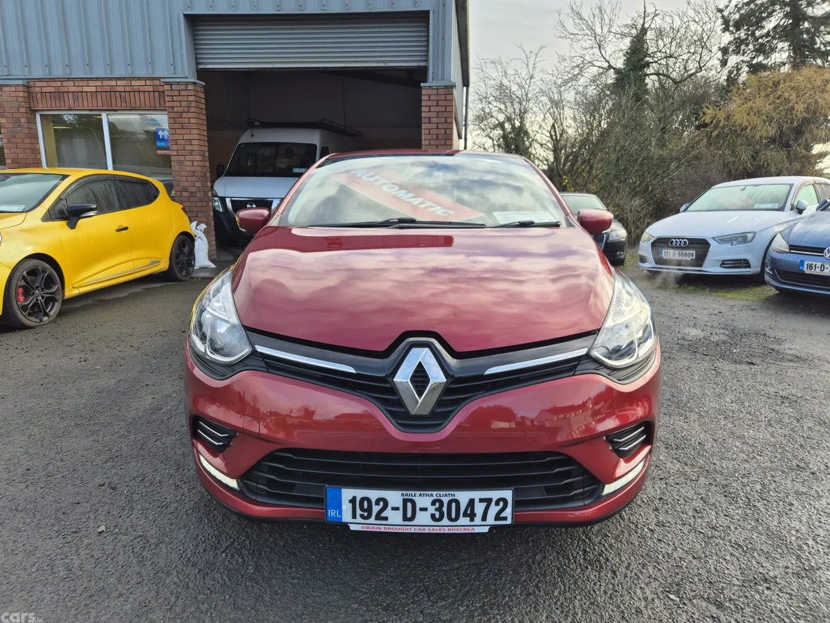 Renault Clio Hatchback, Petrol, 2019, Red