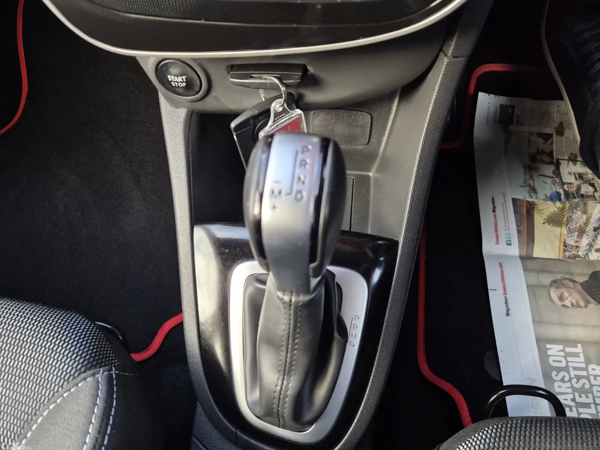 Renault Clio Hatchback, Petrol, 2019, Red