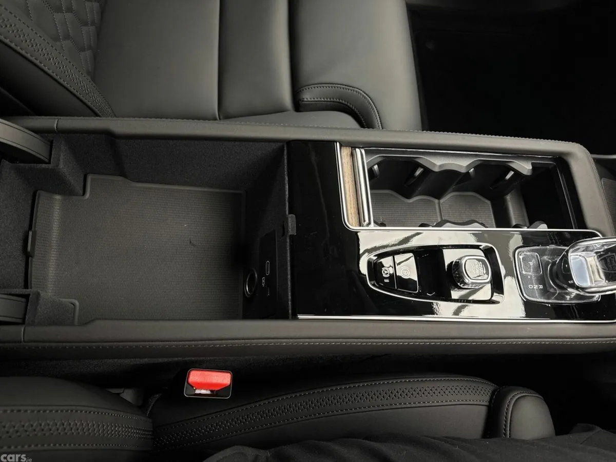 Volvo XC90 SUV, Petrol Plug-in Hybrid, 2026, Silver
