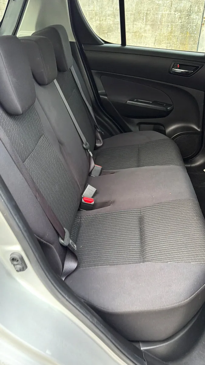 Suzuki Swift Hatchback, Petrol, 2016, Silver