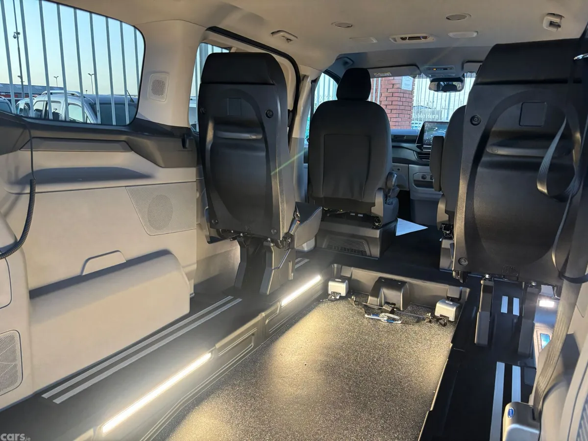 Ford Tourneo Custom MPV, Diesel, 2026, Blue