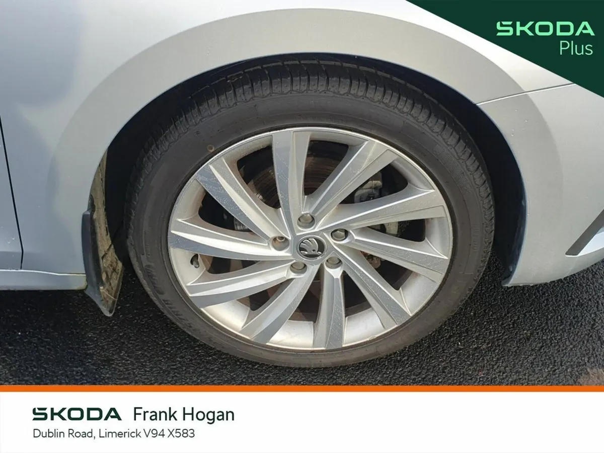 Skoda Octavia Saloon, Diesel, 2022, Grey