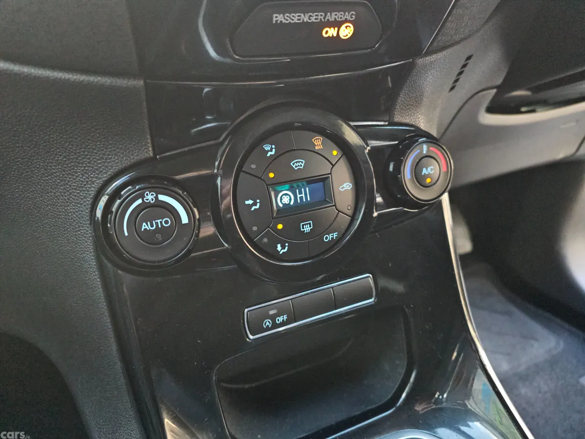 Ford Fiesta Hatchback, Petrol, 2014, White