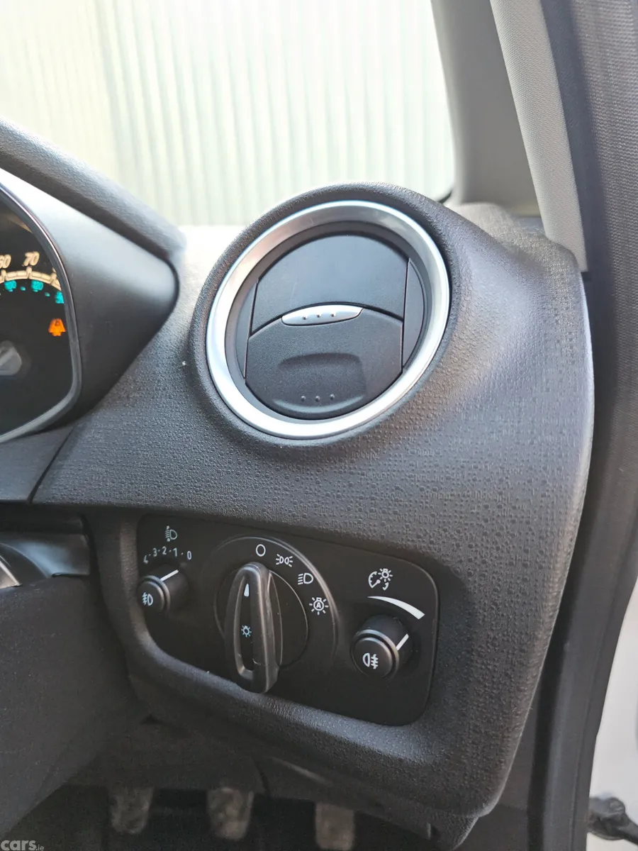 Ford Fiesta Hatchback, Petrol, 2014, White
