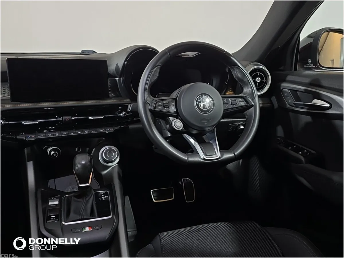 Alfa Romeo Tonale Hatchback, Petrol Hybrid, 2023, Red
