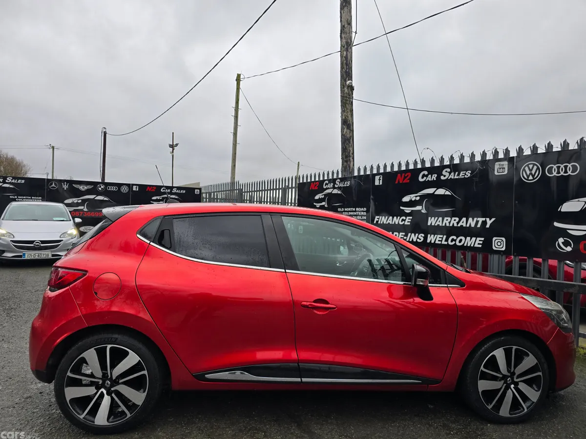 Renault Clio Hatchback, Petrol, 2016, Red