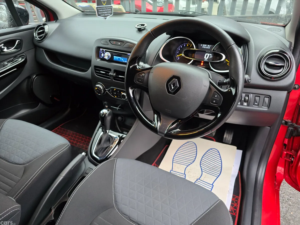 Renault Clio Hatchback, Petrol, 2016, Red