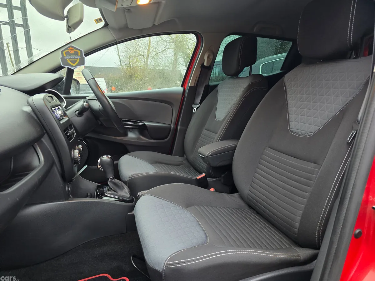 Renault Clio Hatchback, Petrol, 2016, Red
