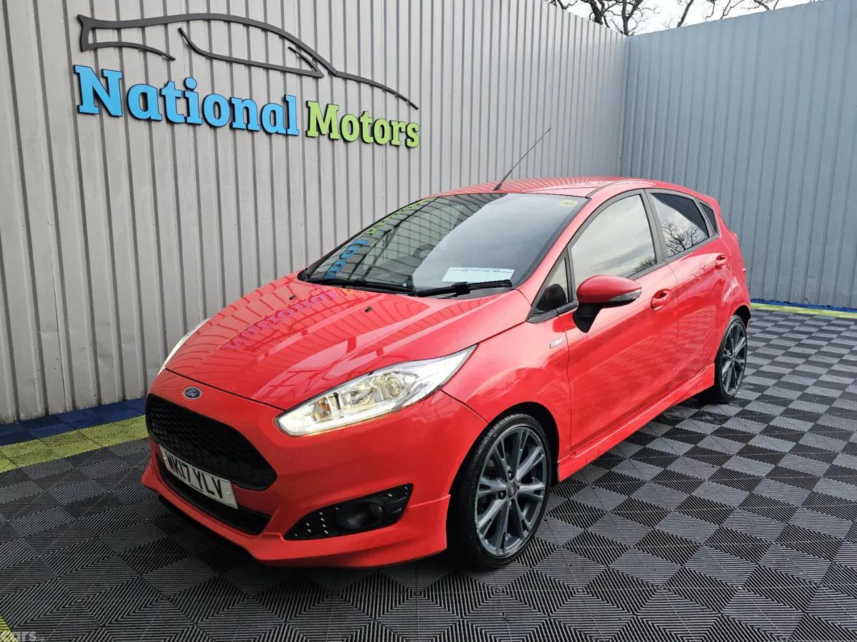 Ford Fiesta Hatchback, Petrol, 2017, Red