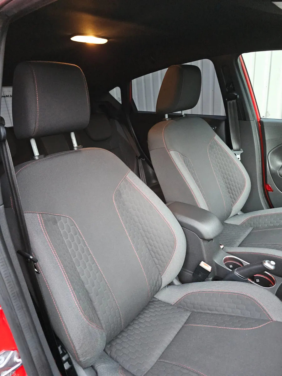Ford Fiesta Hatchback, Petrol, 2017, Red