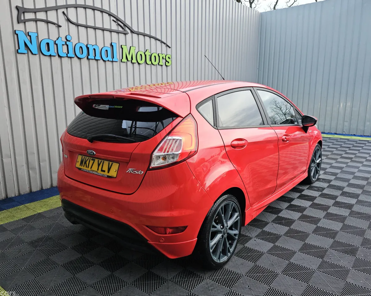 Ford Fiesta Hatchback, Petrol, 2017, Red