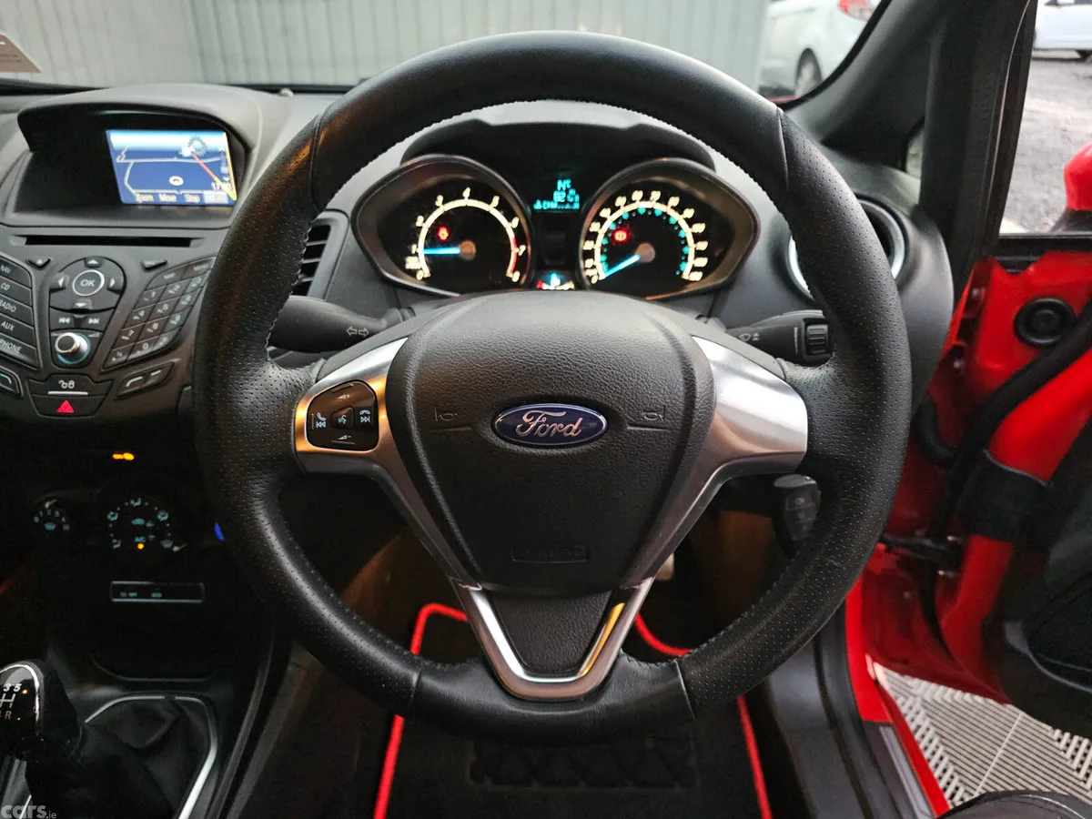 Ford Fiesta Hatchback, Petrol, 2017, Red