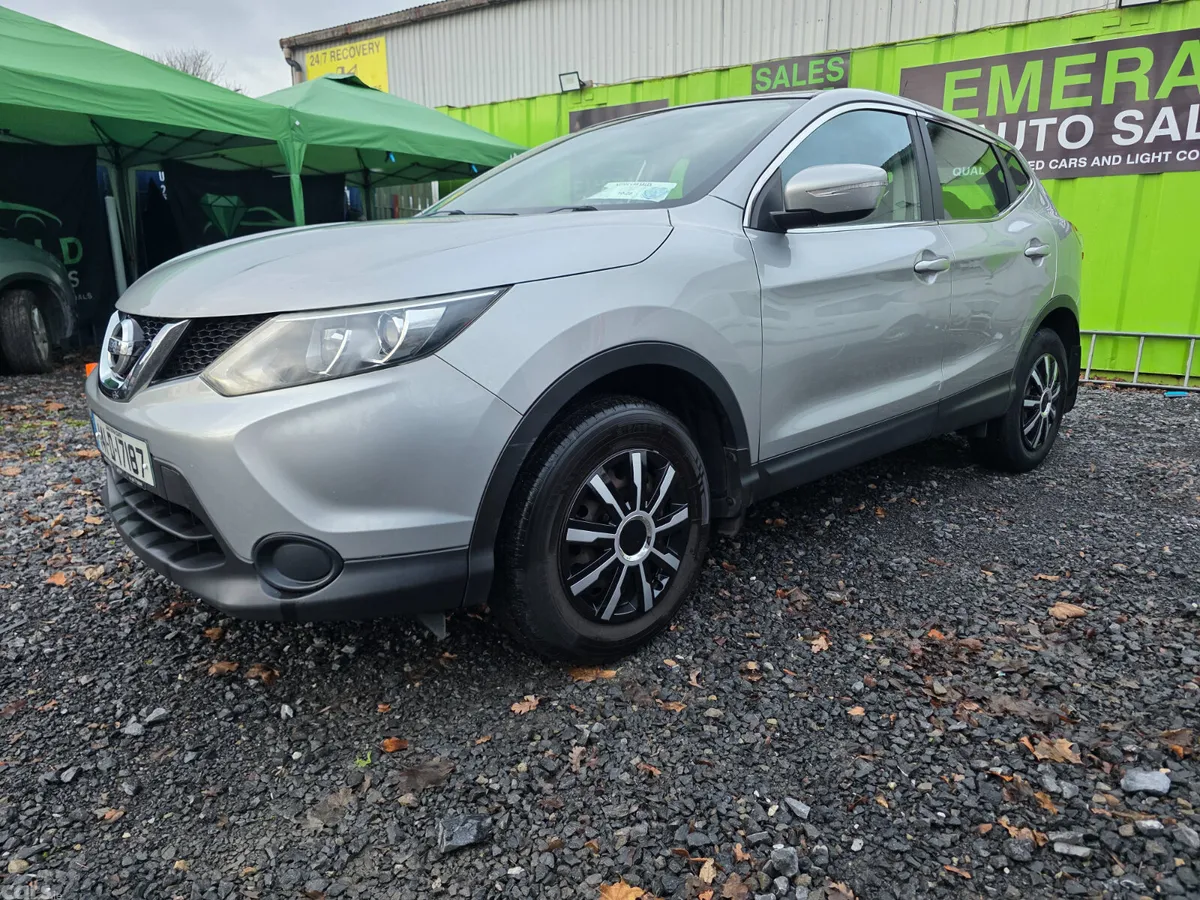 Nissan Qashqai Hatchback, Diesel, 2014, Silver