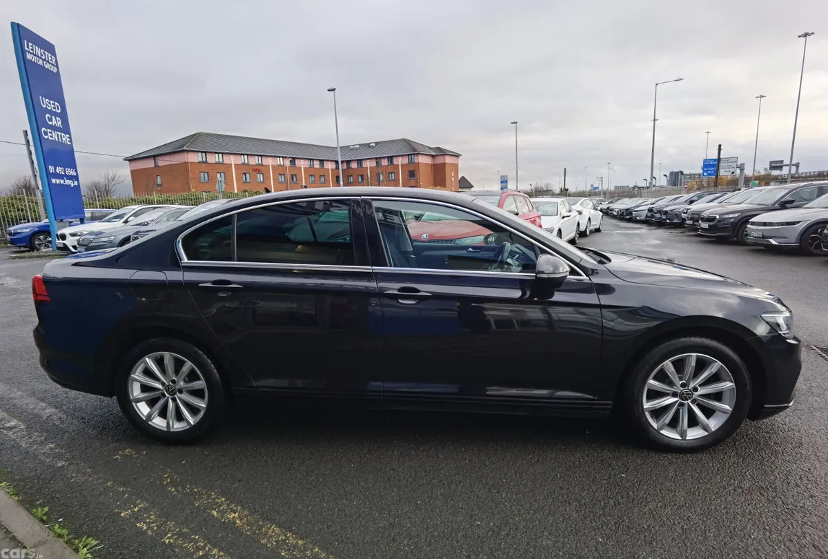 Volkswagen Passat Saloon, Diesel, 2022, Black