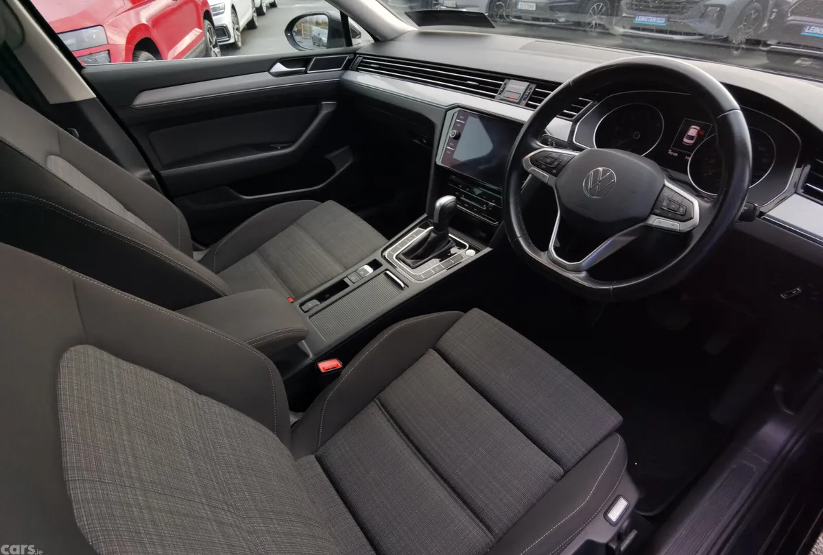 Volkswagen Passat Saloon, Diesel, 2022, Black