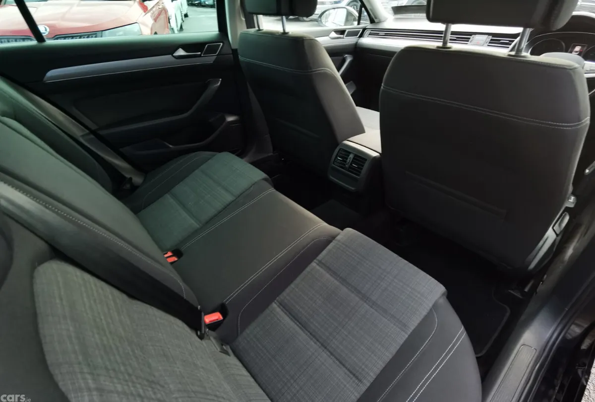 Volkswagen Passat Saloon, Diesel, 2022, Black