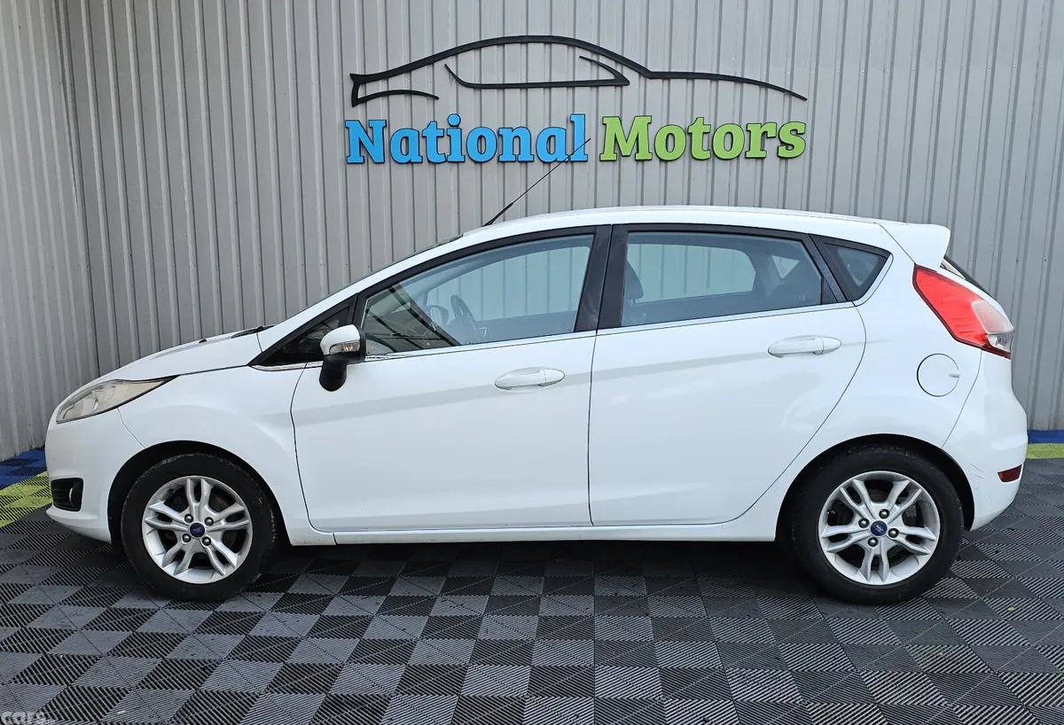 Ford Fiesta Hatchback, Petrol, 2014, White