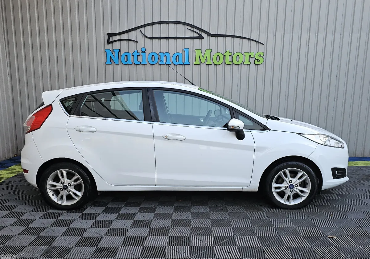Ford Fiesta Hatchback, Petrol, 2014, White